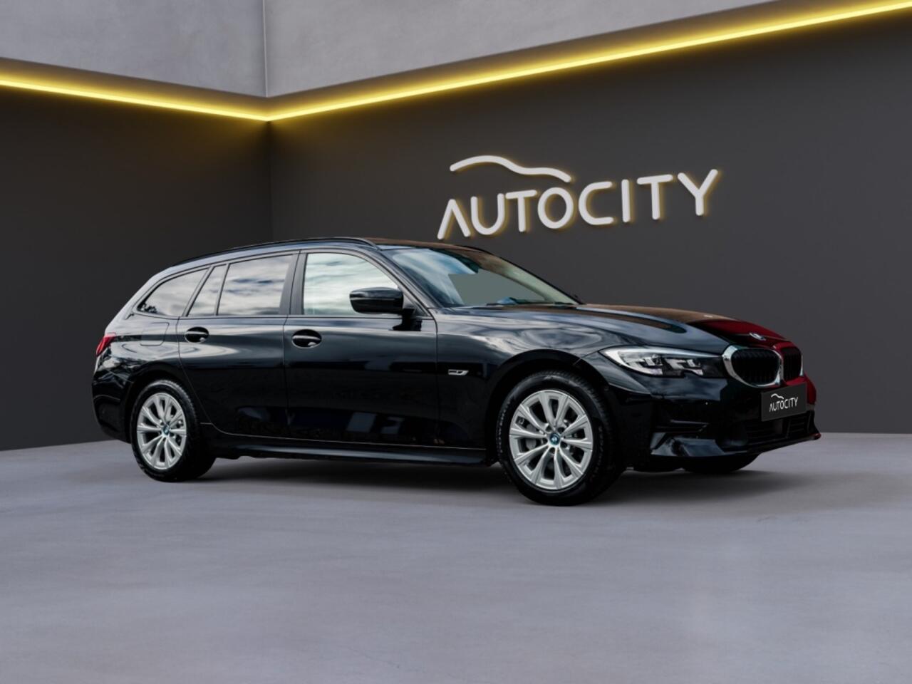 BMW 3-SERIE touring 330e Advantage Pano l Leder l Driver Assistance Pack l Stuur sto