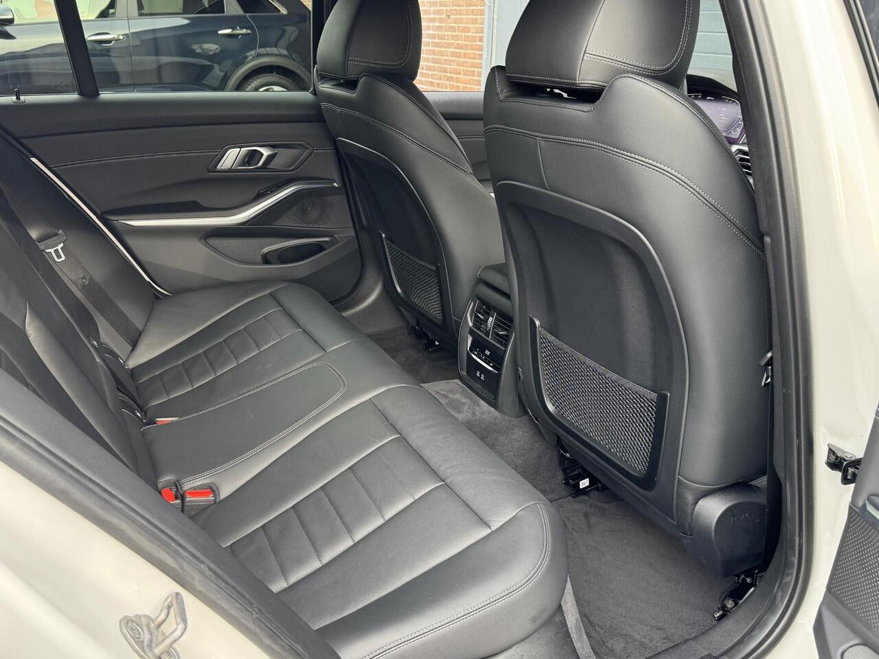 BMW 3-SERIE TOURING 330e M-SPORT I PLUG-IN HYBRID I LEDEREN BEKLEDING I 59.434KM