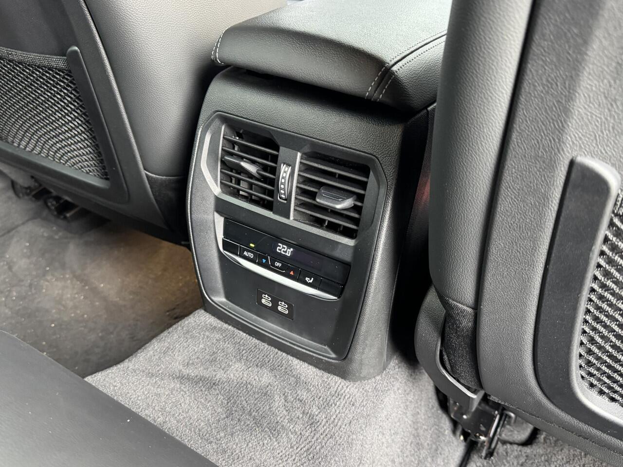 BMW 3-SERIE TOURING 330e M-SPORT I PLUG-IN HYBRID I LEDEREN BEKLEDING I 59.434KM