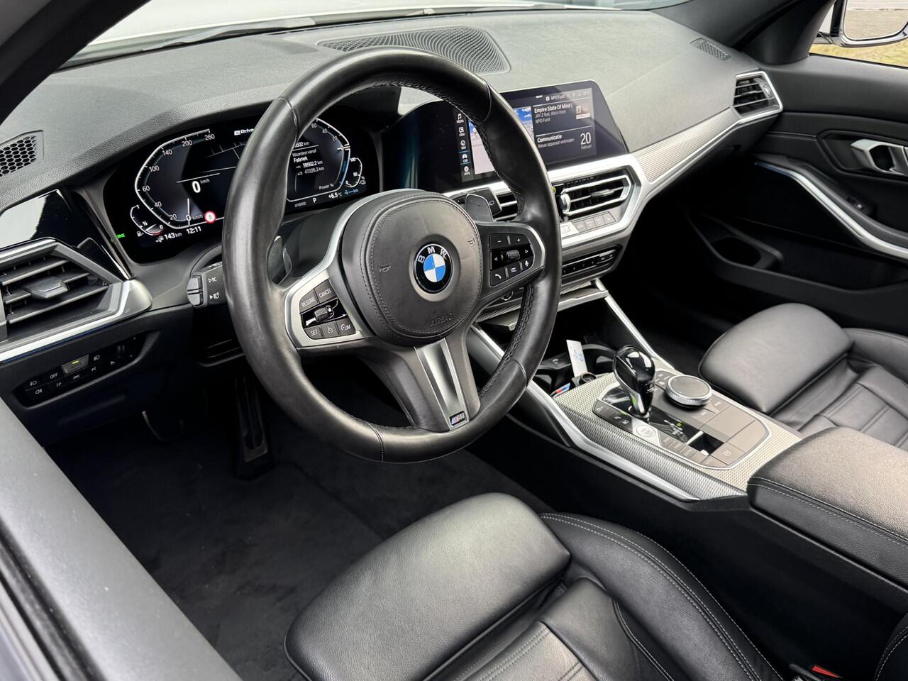BMW 3-SERIE TOURING 330e M-SPORT I PLUG-IN HYBRID I LEDEREN BEKLEDING I 59.434KM