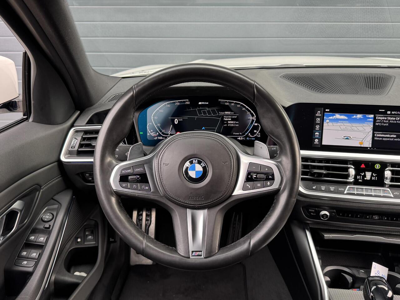 BMW 3-SERIE TOURING 330e M-SPORT I PLUG-IN HYBRID I LEDEREN BEKLEDING I 59.434KM