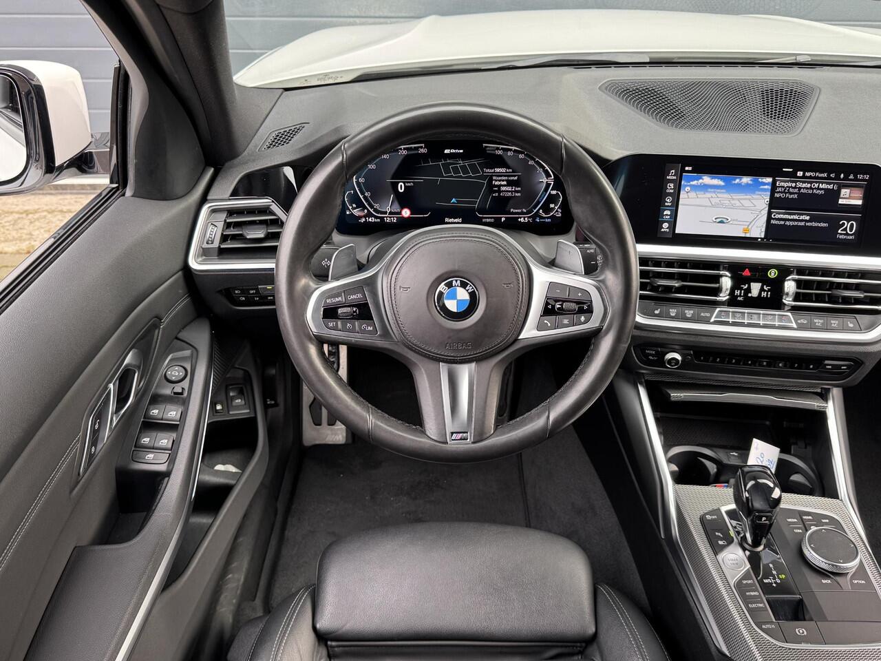BMW 3-SERIE TOURING 330e M-SPORT I PLUG-IN HYBRID I LEDEREN BEKLEDING I 59.434KM