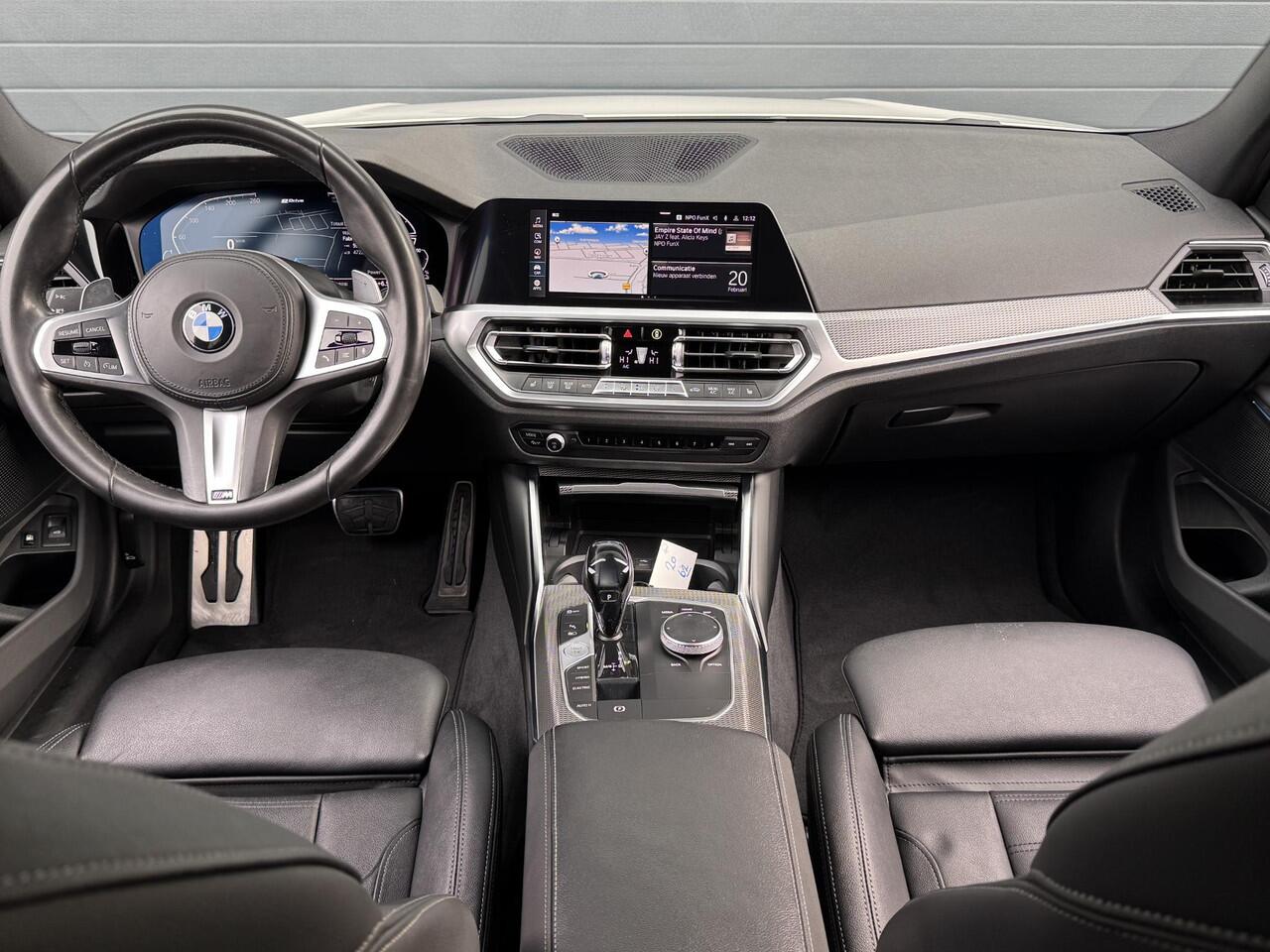 BMW 3-SERIE TOURING 330e M-SPORT I PLUG-IN HYBRID I LEDEREN BEKLEDING I 59.434KM
