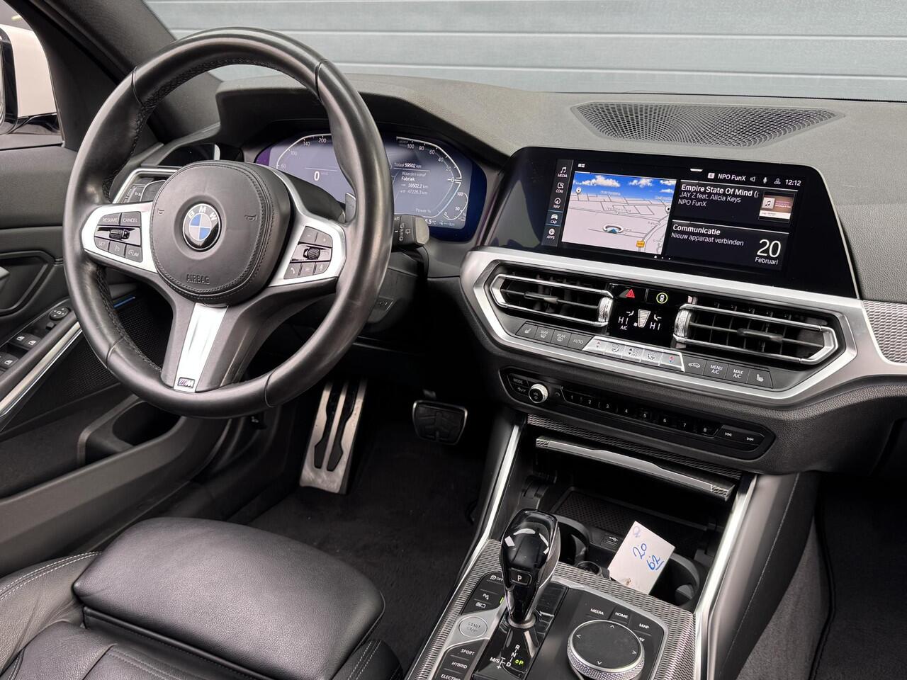 BMW 3-SERIE TOURING 330e M-SPORT I PLUG-IN HYBRID I LEDEREN BEKLEDING I 59.434KM