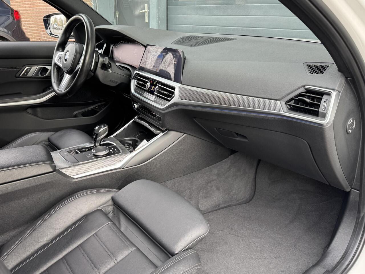 BMW 3-SERIE TOURING 330e M-SPORT I PLUG-IN HYBRID I LEDEREN BEKLEDING I 59.434KM