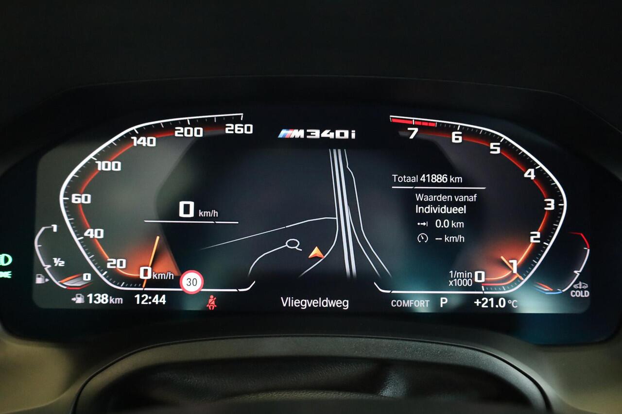BMW 3-SERIE Sedan M340i xDrive | Sportstoelen | Adaptieve Cruise Controle | Achteruitrijcamera | M Sportremsysteem | Voorstoelen Verwarmd |