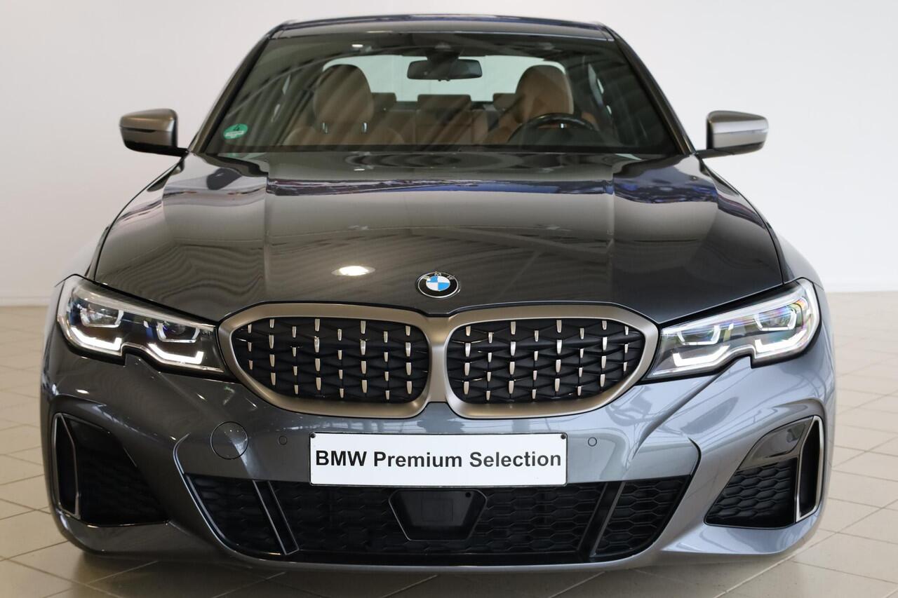 BMW 3-SERIE Sedan M340i xDrive | Sportstoelen | Adaptieve Cruise Controle | Achteruitrijcamera | M Sportremsysteem | Voorstoelen Verwarmd |