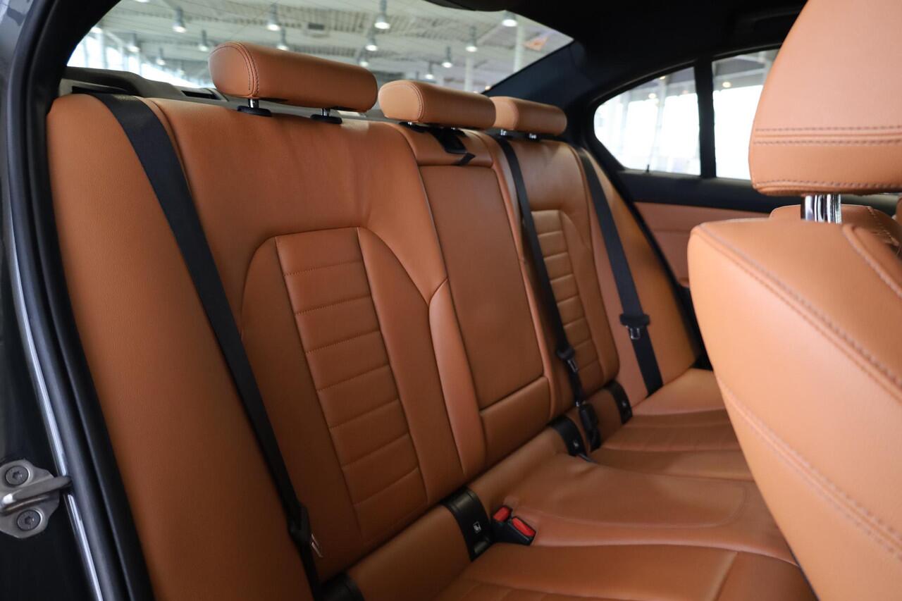 BMW 3-SERIE Sedan M340i xDrive | Sportstoelen | Adaptieve Cruise Controle | Achteruitrijcamera | M Sportremsysteem | Voorstoelen Verwarmd |