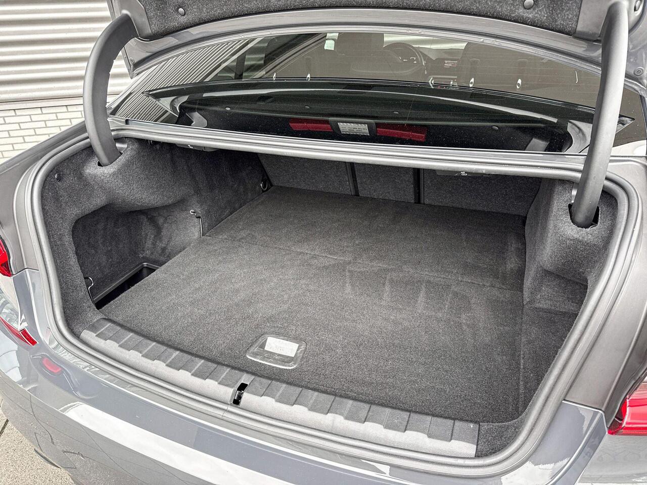 BMW 3-SERIE Sedan 330e eDrive Edition