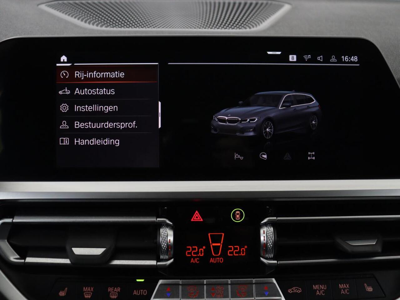 BMW 3-SERIE 318d Sport Line | Stoelverwarming | Sportstoelen | Carplay | Live Cockpit | Half leder | Navigatie | Full LED | Parkeerhulp | Cruise control