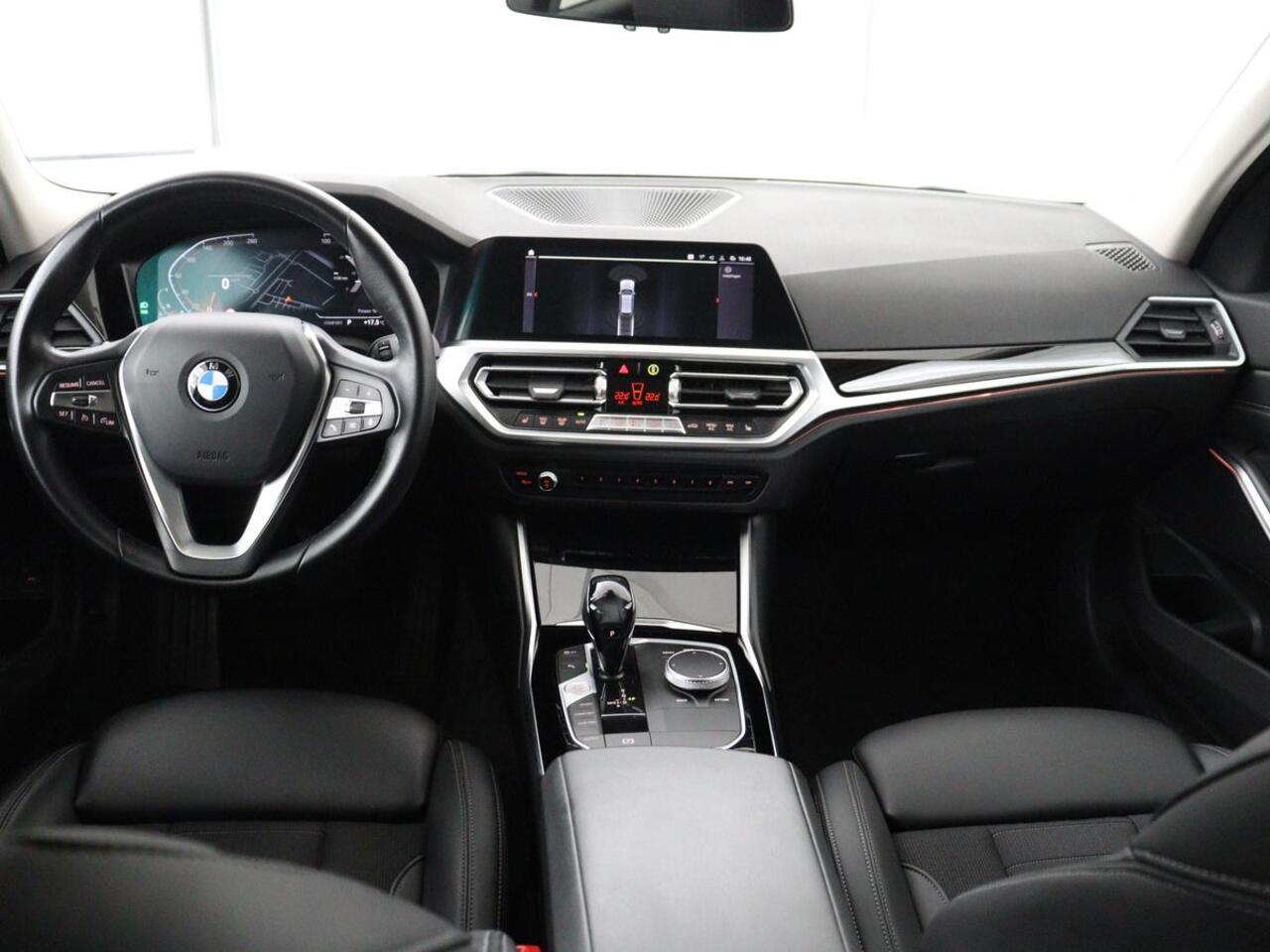 BMW 3-SERIE 318d Sport Line | Stoelverwarming | Sportstoelen | Carplay | Live Cockpit | Half leder | Navigatie | Full LED | Parkeerhulp | Cruise control