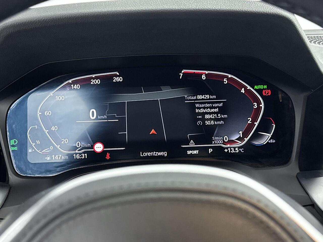 BMW 3-SERIE Touring 320i Executive Edition 184PK | M-Sport | Sportstoelen | Stoelverwarming | Elektrische Kofferklep | Navigatie | Zwarte details | Apple CarPlay & Android Auto