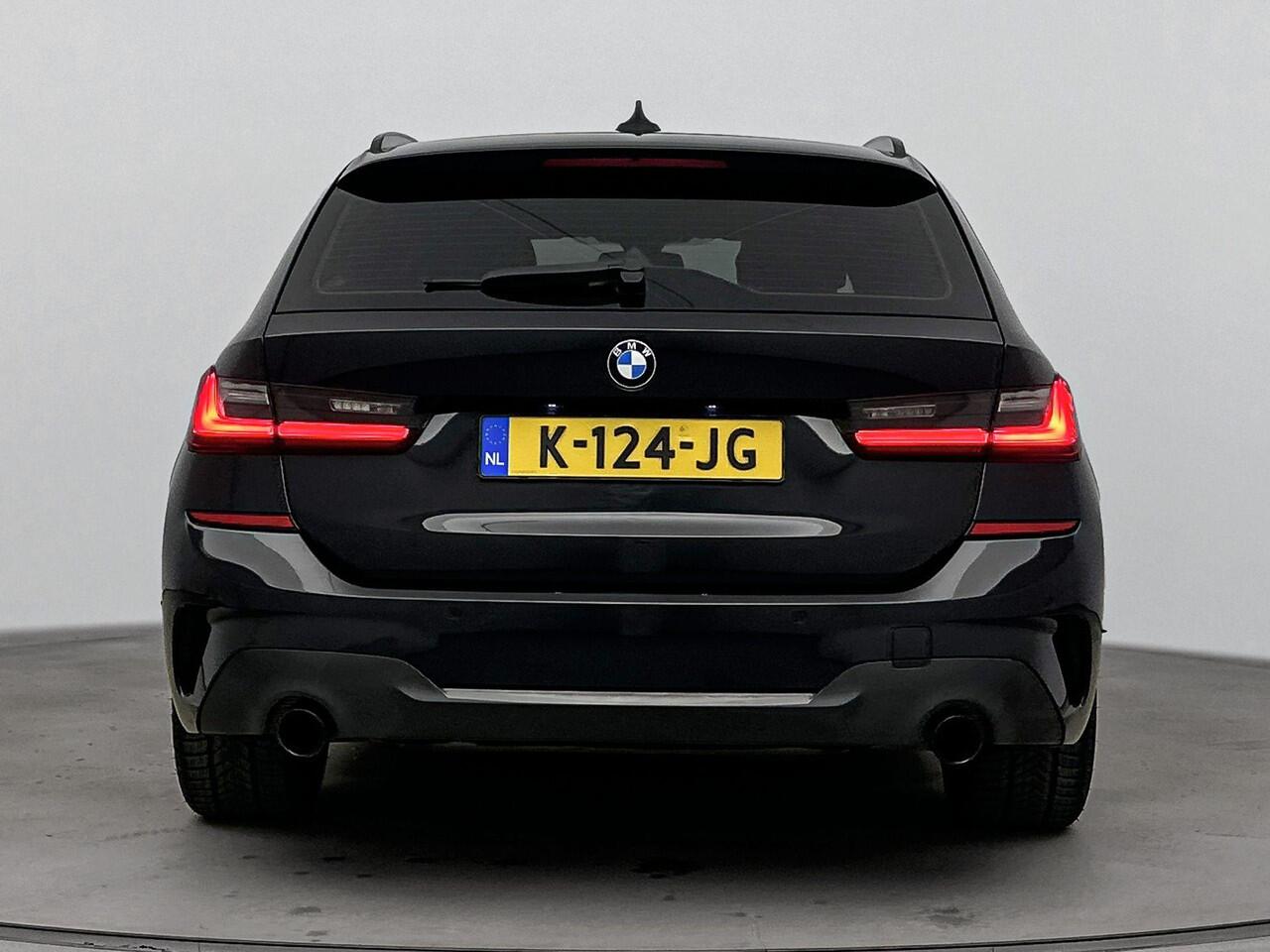 BMW 3-SERIE Touring 320i Executive Edition 184PK | M-Sport | Sportstoelen | Stoelverwarming | Elektrische Kofferklep | Navigatie | Zwarte details | Apple CarPlay & Android Auto