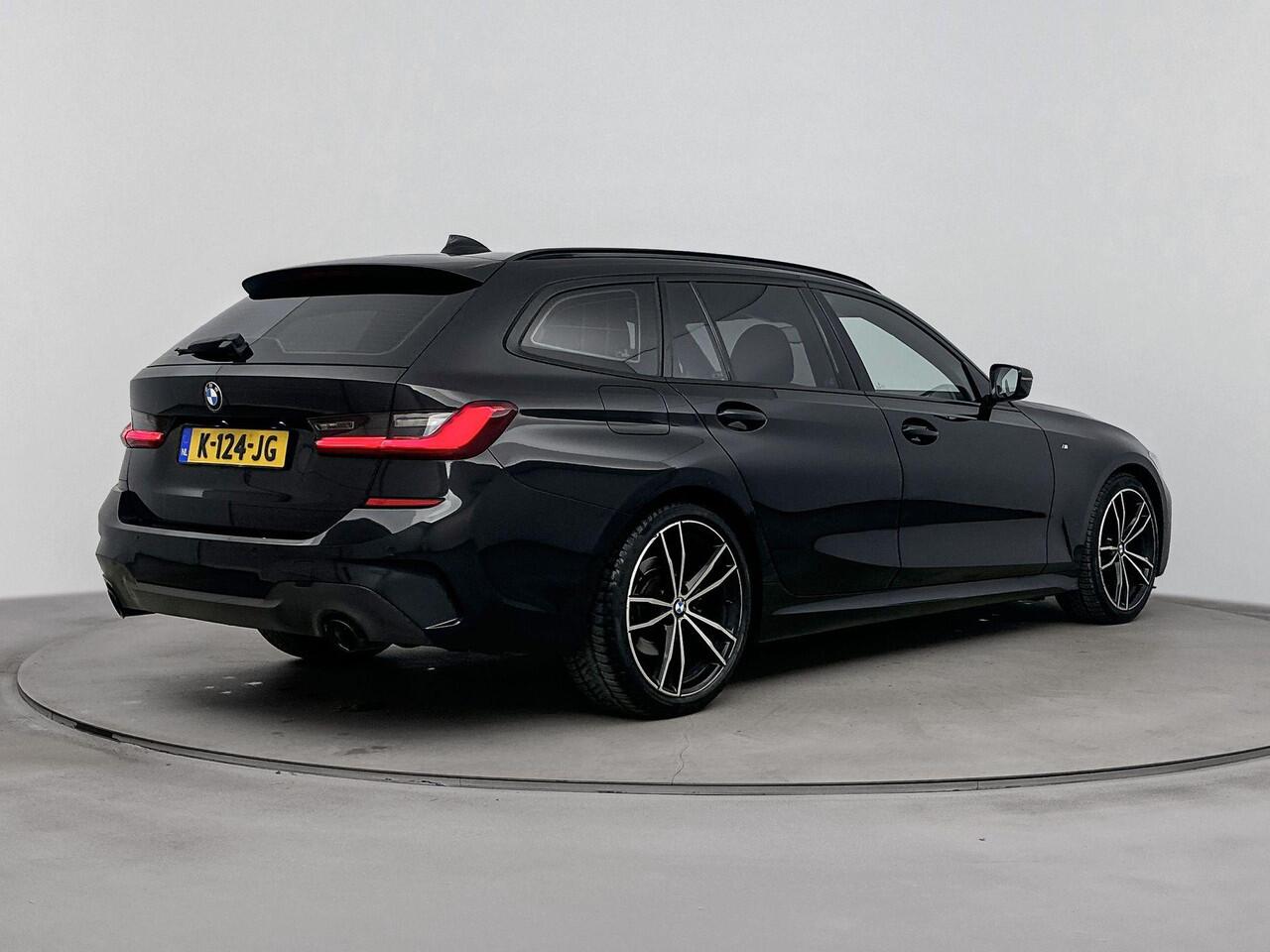 BMW 3-SERIE Touring 320i Executive Edition 184PK | M-Sport | Sportstoelen | Stoelverwarming | Elektrische Kofferklep | Navigatie | Zwarte details | Apple CarPlay & Android Auto