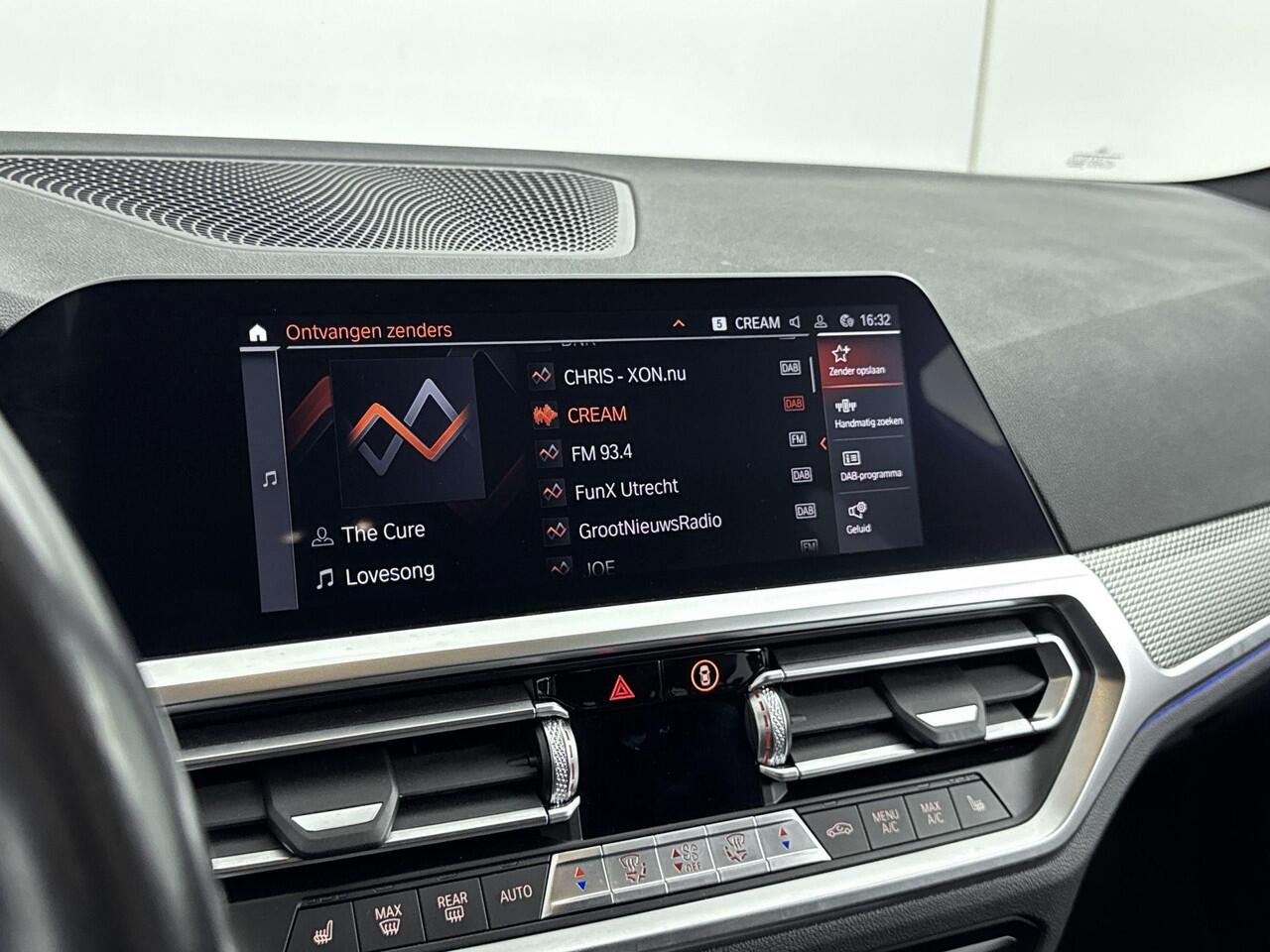 BMW 3-SERIE Touring 320i Executive Edition 184PK | M-Sport | Sportstoelen | Stoelverwarming | Elektrische Kofferklep | Navigatie | Zwarte details | Apple CarPlay & Android Auto
