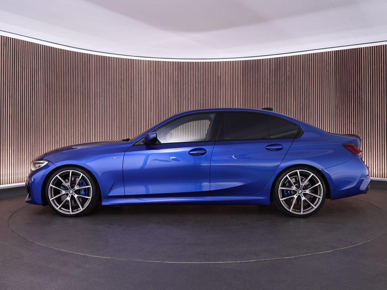 BMW 3-SERIE M340i xDrive 374pk High Executive |EU-auto|dealer onderhouden|M-sport|M-sport diff|Portimao Blue metallic|Eibach verlagingsveren|Harman&Kardon|memory|Apple Carplay|elek. trekhaak|stoelverwarming & stuur verwarming|