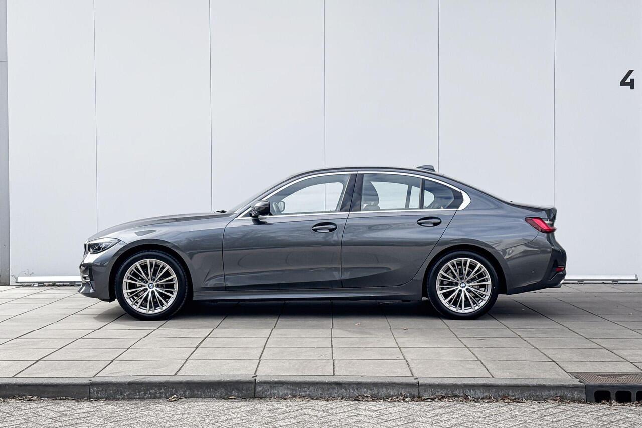 BMW 3-SERIE Sedan 318i Sport Line / Stuurverwarming / Stoelverwarming / Trekhaak