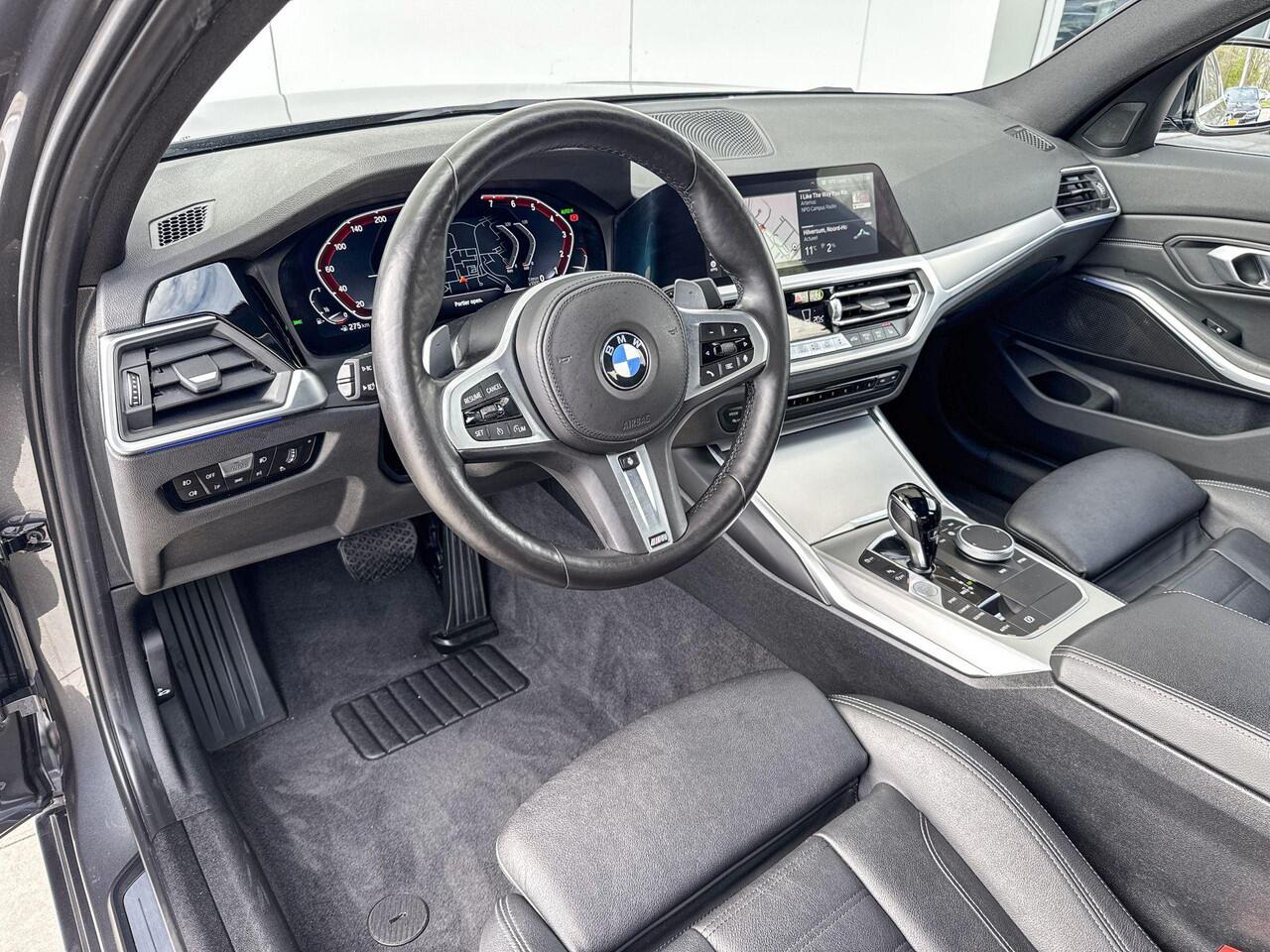 BMW 3-SERIE Sedan 318i Sport Line / Stuurverwarming / Stoelverwarming / Trekhaak