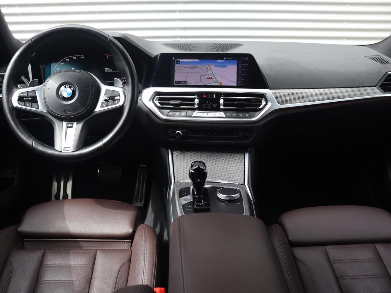 BMW 3-SERIE Touring 320i | High Executive | M Sportpakket | Panodak | Driving Assistant | Comfort Acces | Hi-Fi | Verwarmd Stuurwiel | Parking Pack | 19'' LMV