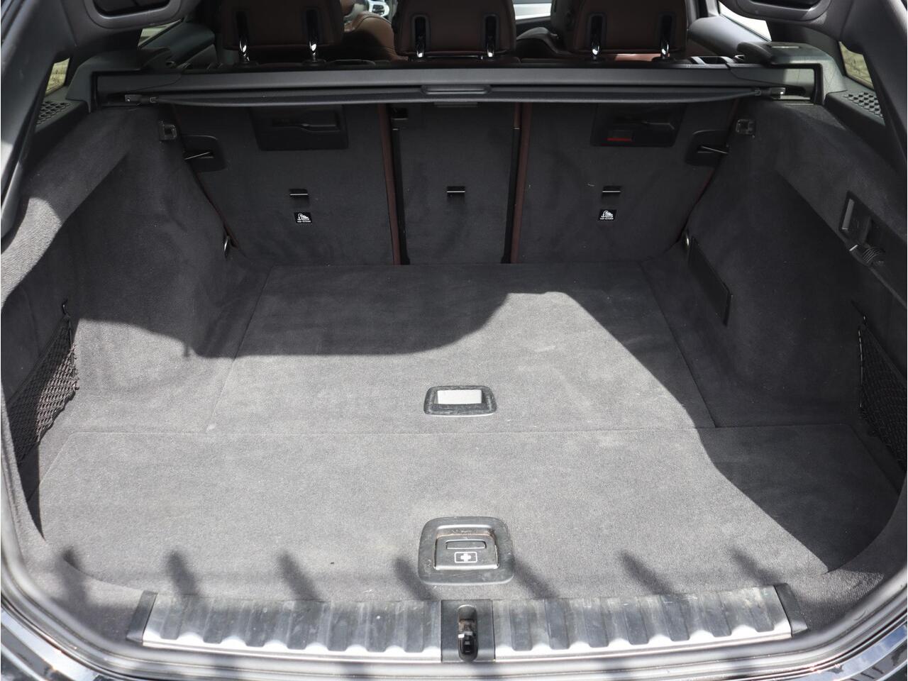 BMW 3-SERIE Touring 320i | High Executive | M Sportpakket | Panodak | Driving Assistant | Comfort Acces | Hi-Fi | Verwarmd Stuurwiel | Parking Pack | 19'' LMV