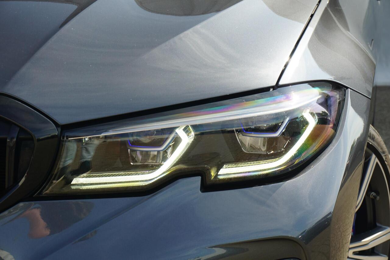 BMW 3-SERIE Touring 330e M Sportpakket 19'' / Laserlight / Head-Up Display / Koplampen Shadow Line