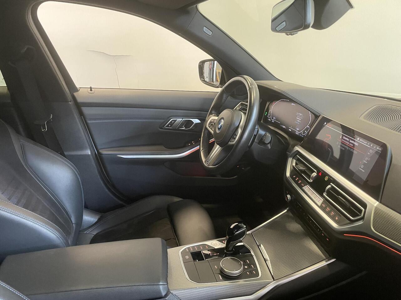 BMW 3-SERIE Touring 320e M-Sport Aut-8 Panoramadak Adaptive M-Technic Chassis LED Navi Cruise Control PDC VA 19" LM Velgen Shadowline