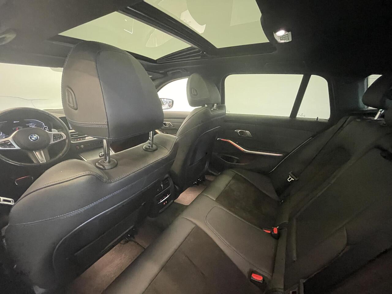 BMW 3-SERIE Touring 320e M-Sport Aut-8 Panoramadak Adaptive M-Technic Chassis LED Navi Cruise Control PDC VA 19" LM Velgen Shadowline