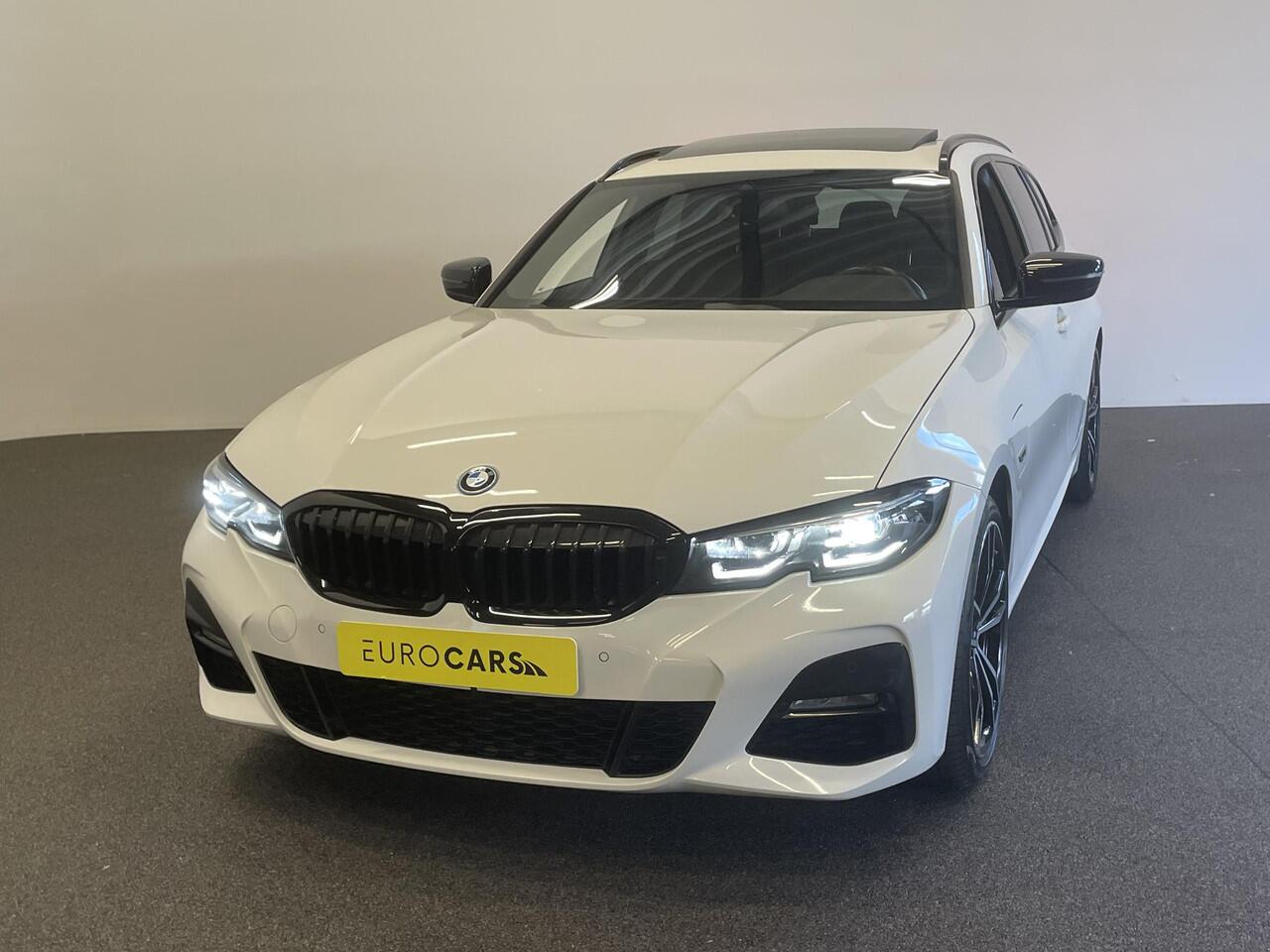 BMW 3-SERIE Touring 320e M-Sport Aut-8 Panoramadak Adaptive M-Technic Chassis LED Navi Cruise Control PDC VA 19" LM Velgen Shadowline