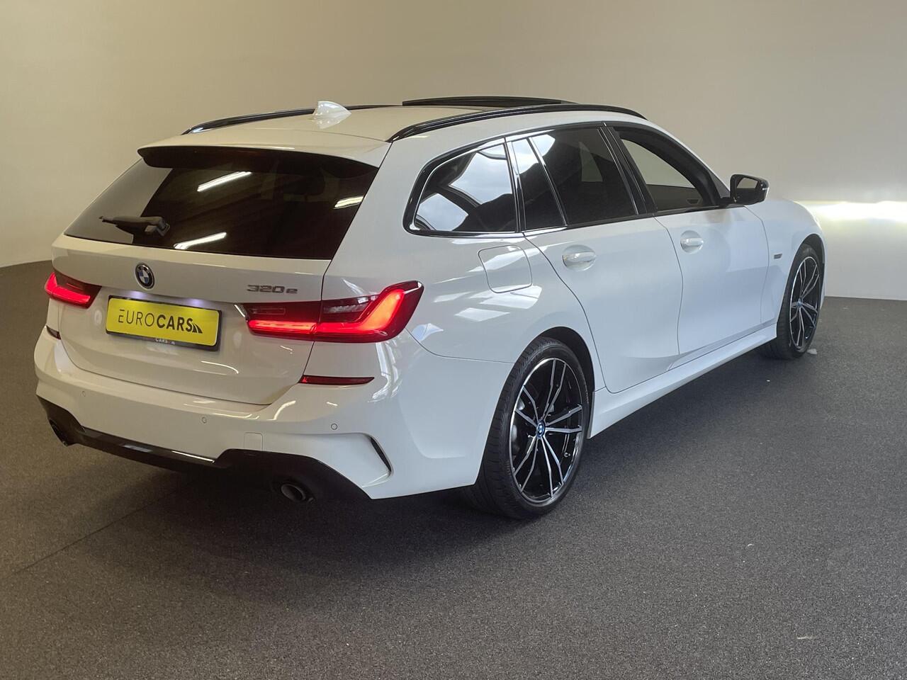 BMW 3-SERIE Touring 320e M-Sport Aut-8 Panoramadak Adaptive M-Technic Chassis LED Navi Cruise Control PDC VA 19" LM Velgen Shadowline