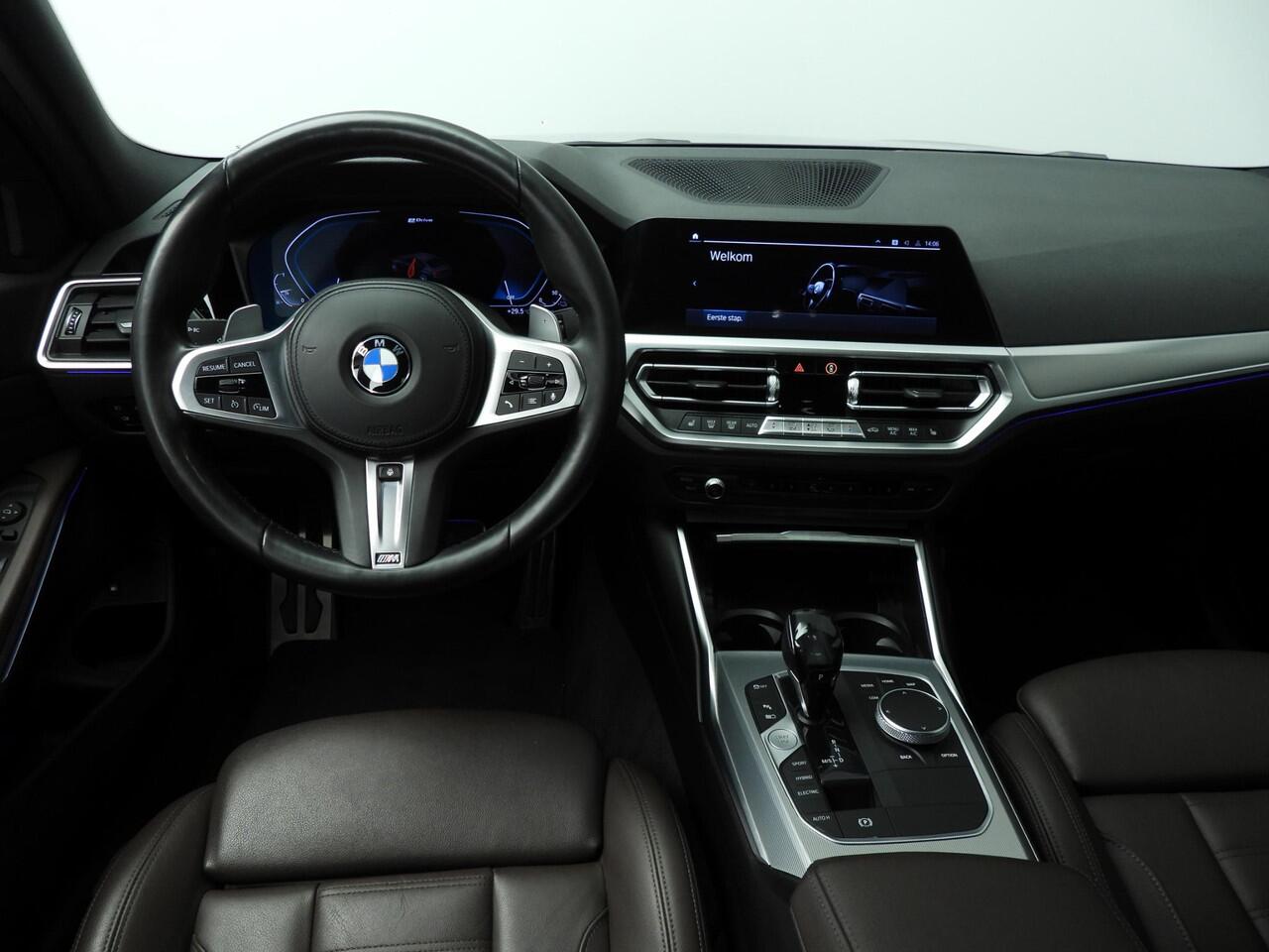 BMW 3-SERIE Sedan 320e | M-Sportpakket | Laserlicht | Leder | Navigatie | Sportstoelen | Stoelverwarming | DAB | Hifi speakers | Alu 18 inch