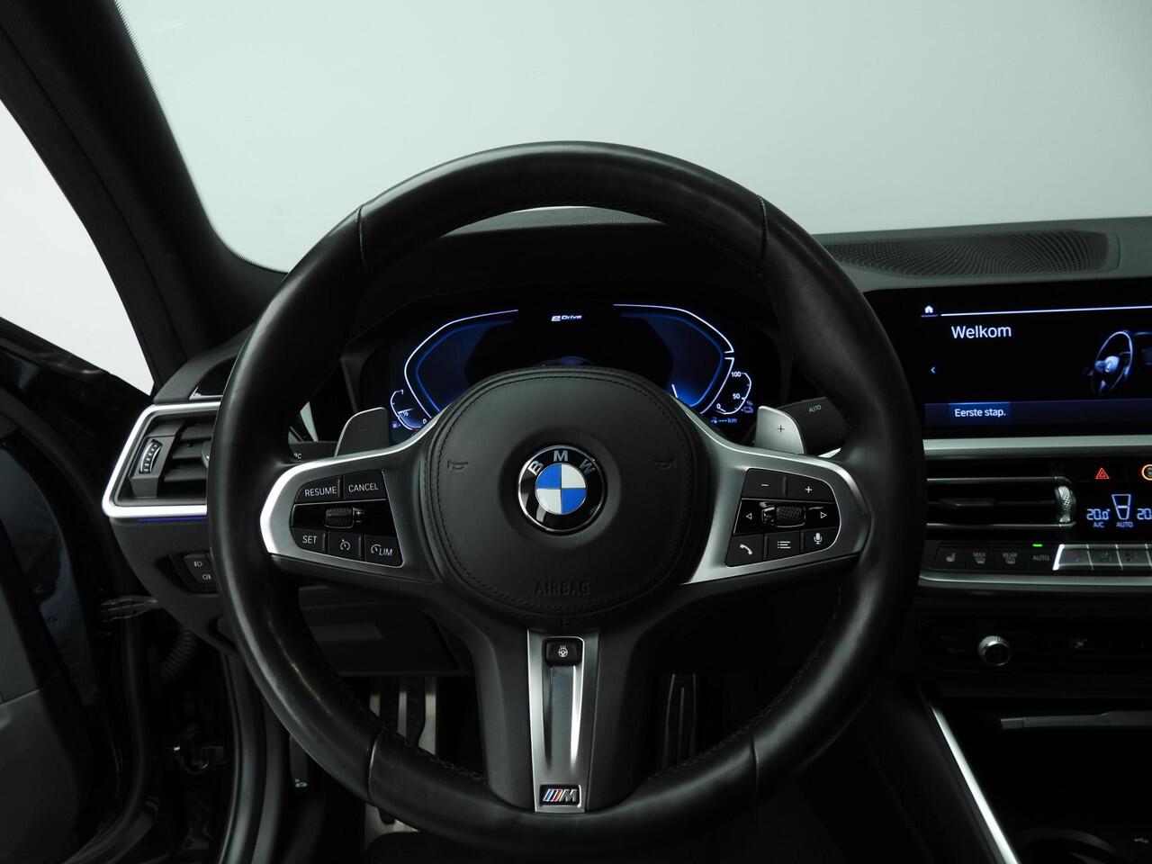 BMW 3-SERIE Sedan 320e | M-Sportpakket | Laserlicht | Leder | Navigatie | Sportstoelen | Stoelverwarming | DAB | Hifi speakers | Alu 18 inch