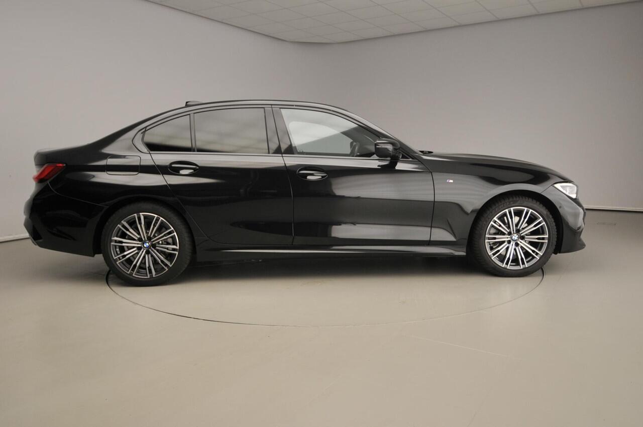 BMW 3-SERIE Sedan 320e | M-Sportpakket | Laserlicht | Leder | Navigatie | Sportstoelen | Stoelverwarming | DAB | Hifi speakers | Alu 18 inch