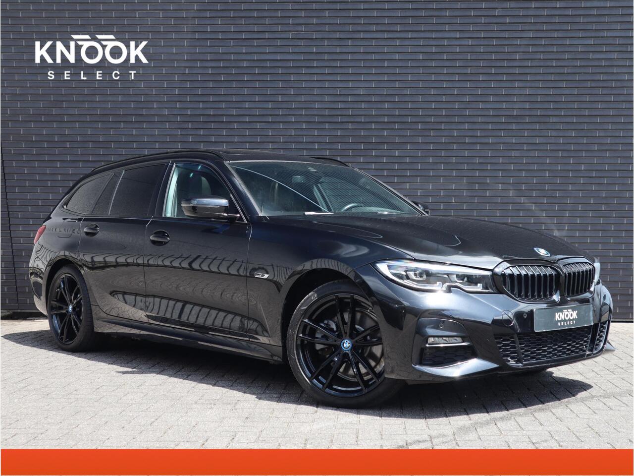 BMW 3-SERIE Touring 320e xDrive High Executive M Sport / Panodak / Sportleder / Camera /