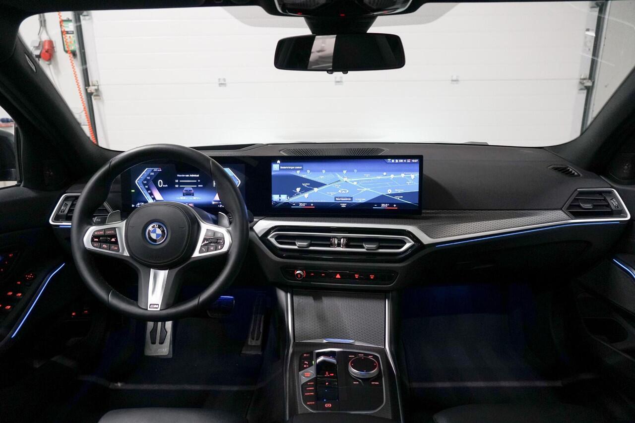 BMW 3-SERIE Touring 330e M-Sport | M-Stoelen | Panoramadak | Adapt. Cruise Control | Head Up