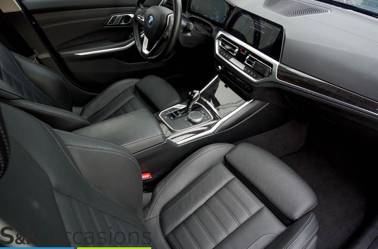 BMW 3-SERIE Touring 330e xDrive Pano Led Leder BMW 3-serie Touring 330e xDrive Business Edition Plus