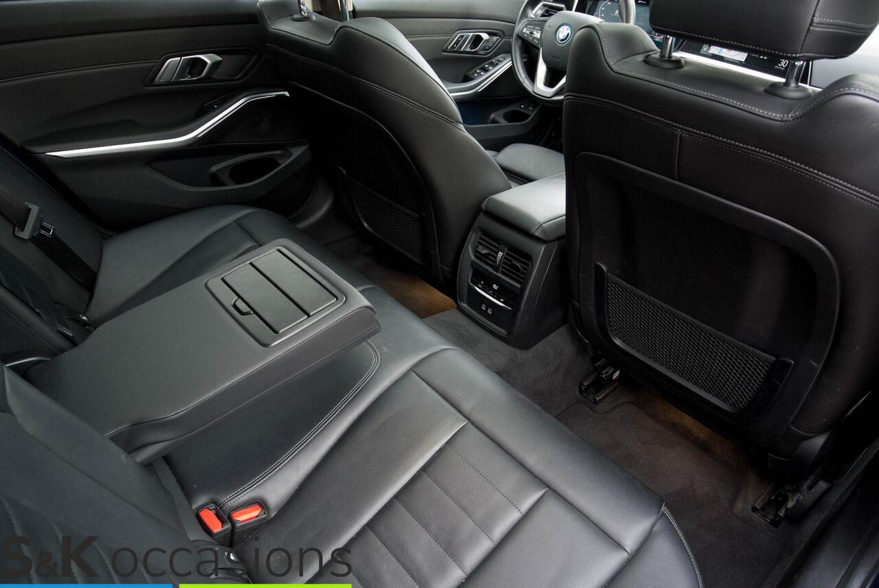 BMW 3-SERIE Touring 330e xDrive Pano Led Leder BMW 3-serie Touring 330e xDrive Business Edition Plus