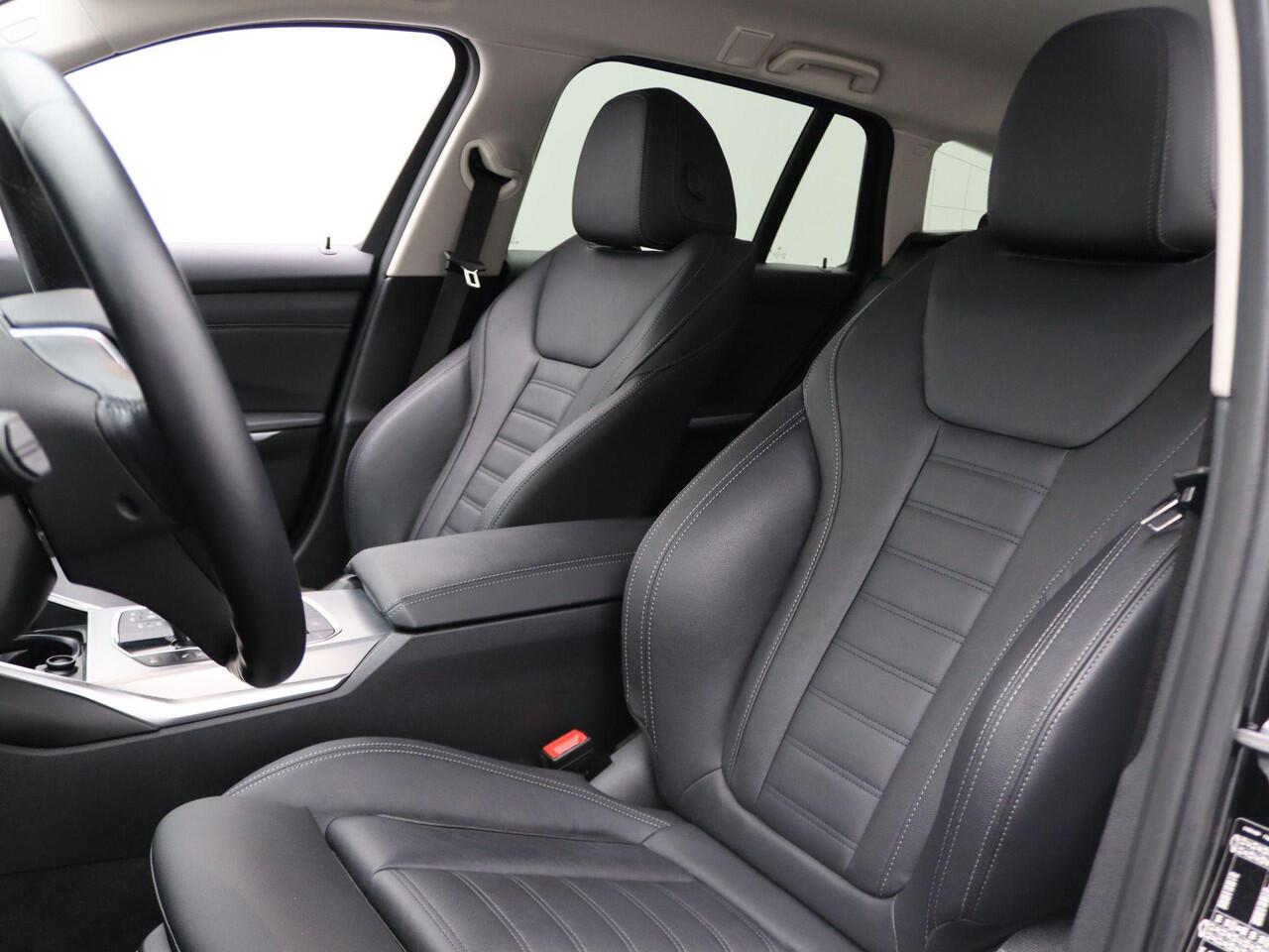 BMW 3-SERIE Touring 320e Luxury Line | High Executive | Sportstoelen voor | Live Cockpit Professional | HIFI | 17"