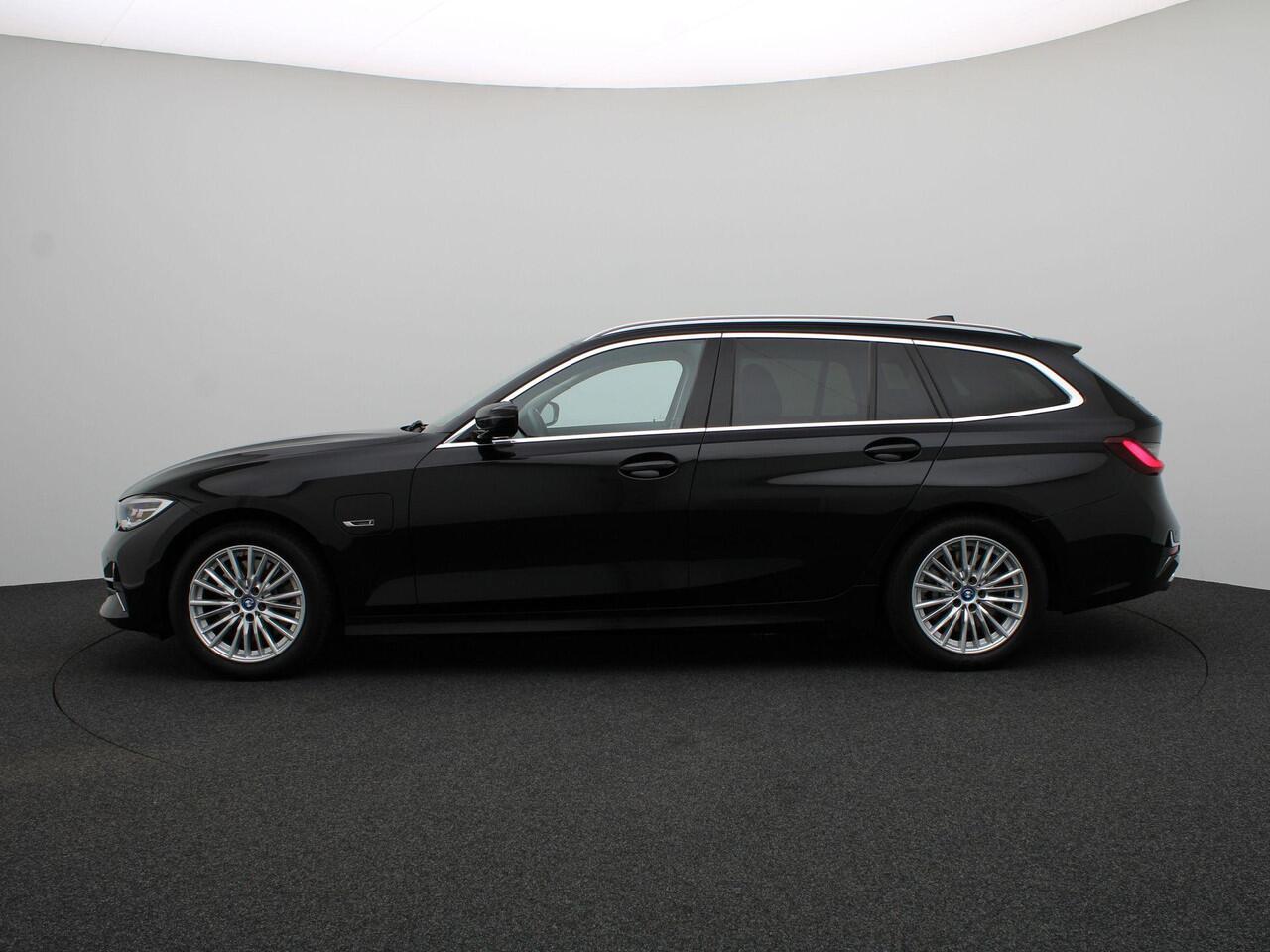 BMW 3-SERIE Touring 320e Luxury Line | High Executive | Sportstoelen voor | Live Cockpit Professional | HIFI | 17"
