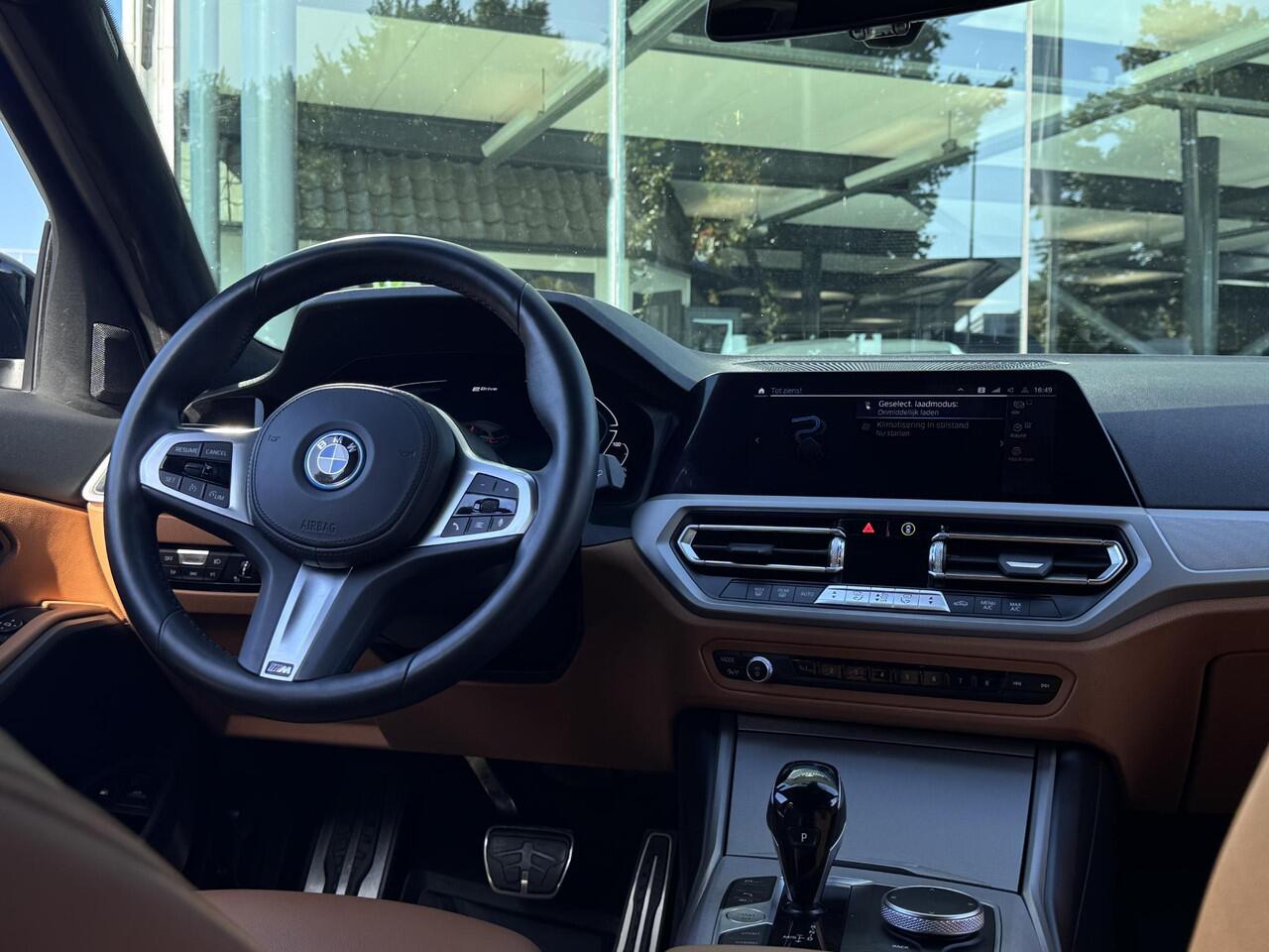 BMW 3-SERIE Touring 320e High Executive M Sport | Elekt. Trekhaak | Camera