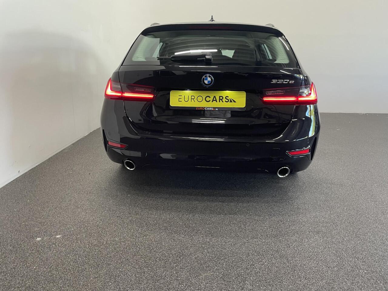 BMW 3-SERIE Touring 330e Touring SportLine PHEV 292 PK AUT Navi Carplay Camera Achter PDC V+A Winterpack Sport Stoelen Active Protection Ambiance Licht