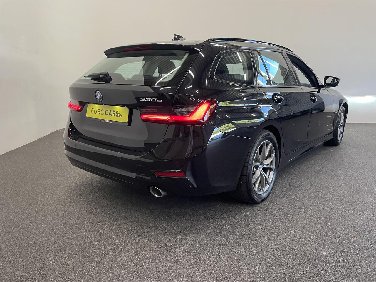 BMW 3-SERIE Touring 330e Touring SportLine PHEV 292 PK AUT Navi Carplay Camera Achter PDC V+A Winterpack Sport Stoelen Active Protection Ambiance Licht