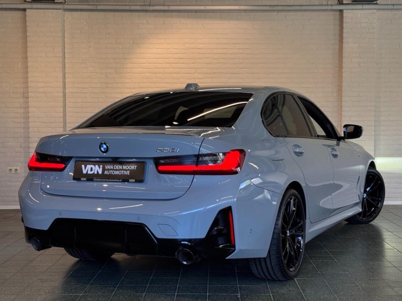 BMW 3-SERIE 330i M-Sport Trekhaak Camera LED Harman Kardon 19''