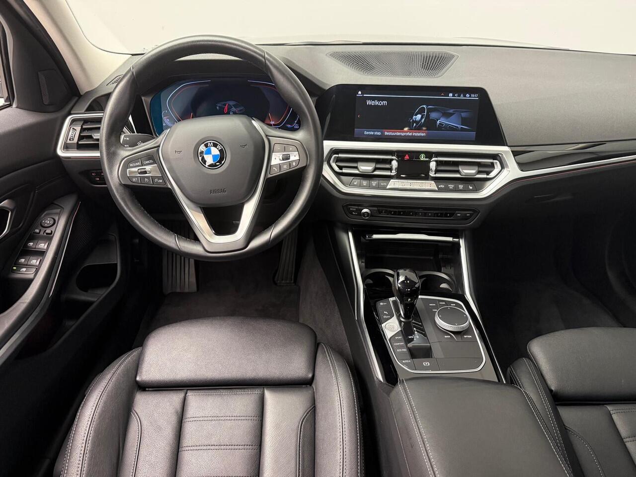 BMW 3-SERIE Sedan 318i | Laserlicht | Leder | Navigatie | Sportstoelen | Stoelverwarming | DAB | Hifi speakers | Alu 17 inch
