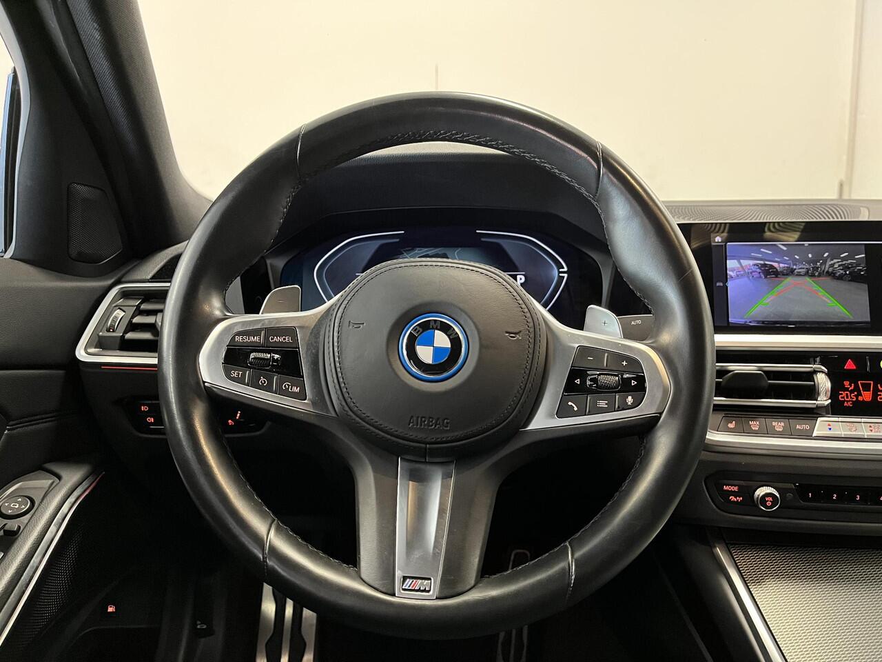 BMW 3-SERIE 320e M-sport | LASER LIGHT | CARPLAY | CAMERA | LEER/ALCANTARA |