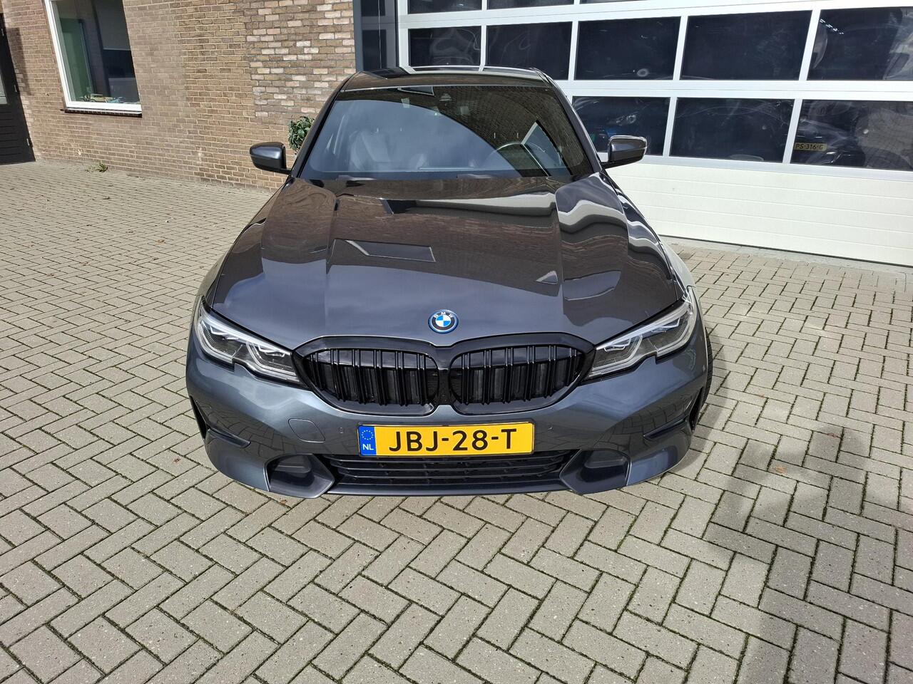 BMW 3-SERIE 320e BusinessBlack Edition