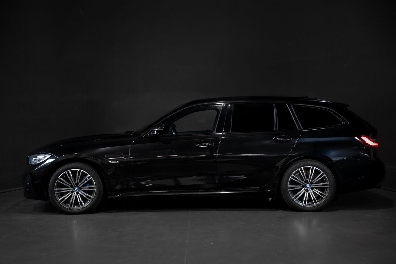 BMW 3-SERIE Touring 330e M-Sport | Pano | Trekhaak | 360 camera