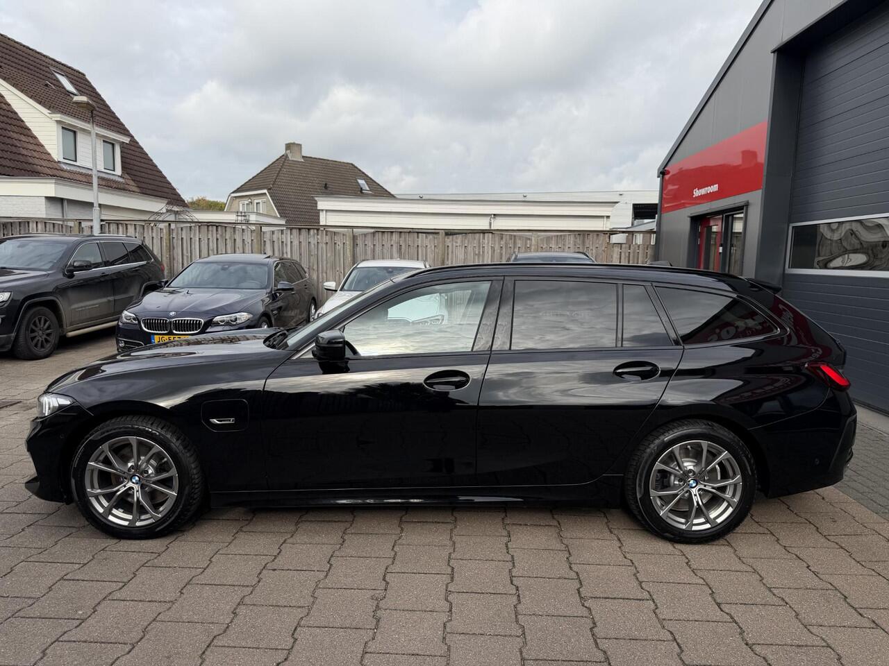 BMW 3-SERIE Touring 320e LCI Widescreen-AdapCruise-Shadow Line