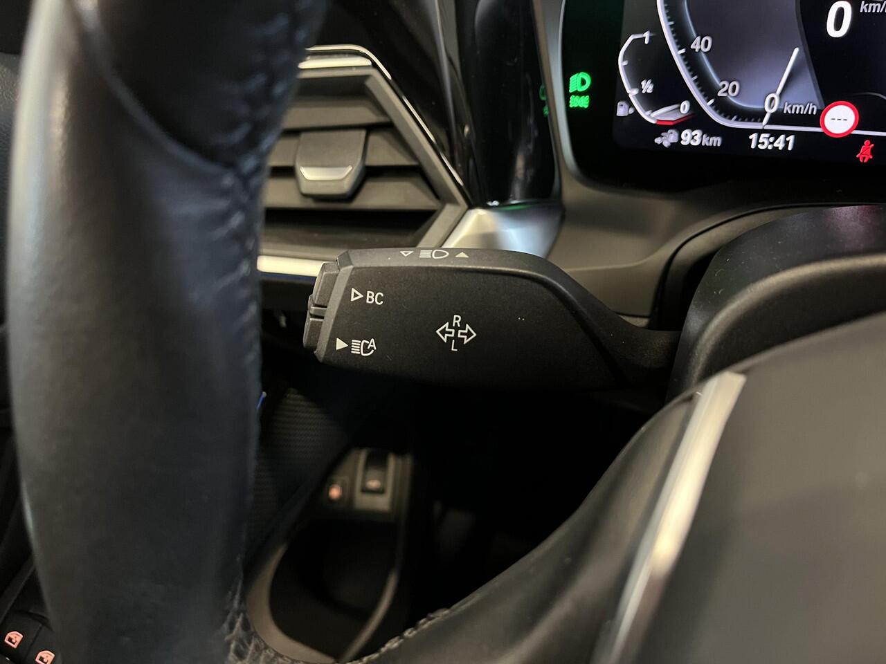 BMW 3-SERIE Touring 320e Sportline Aut-8 Panoramadak Head Up Display Laser Licht Adaptive Cruise Trekhaak Leder Navi Parkeer Sensoren