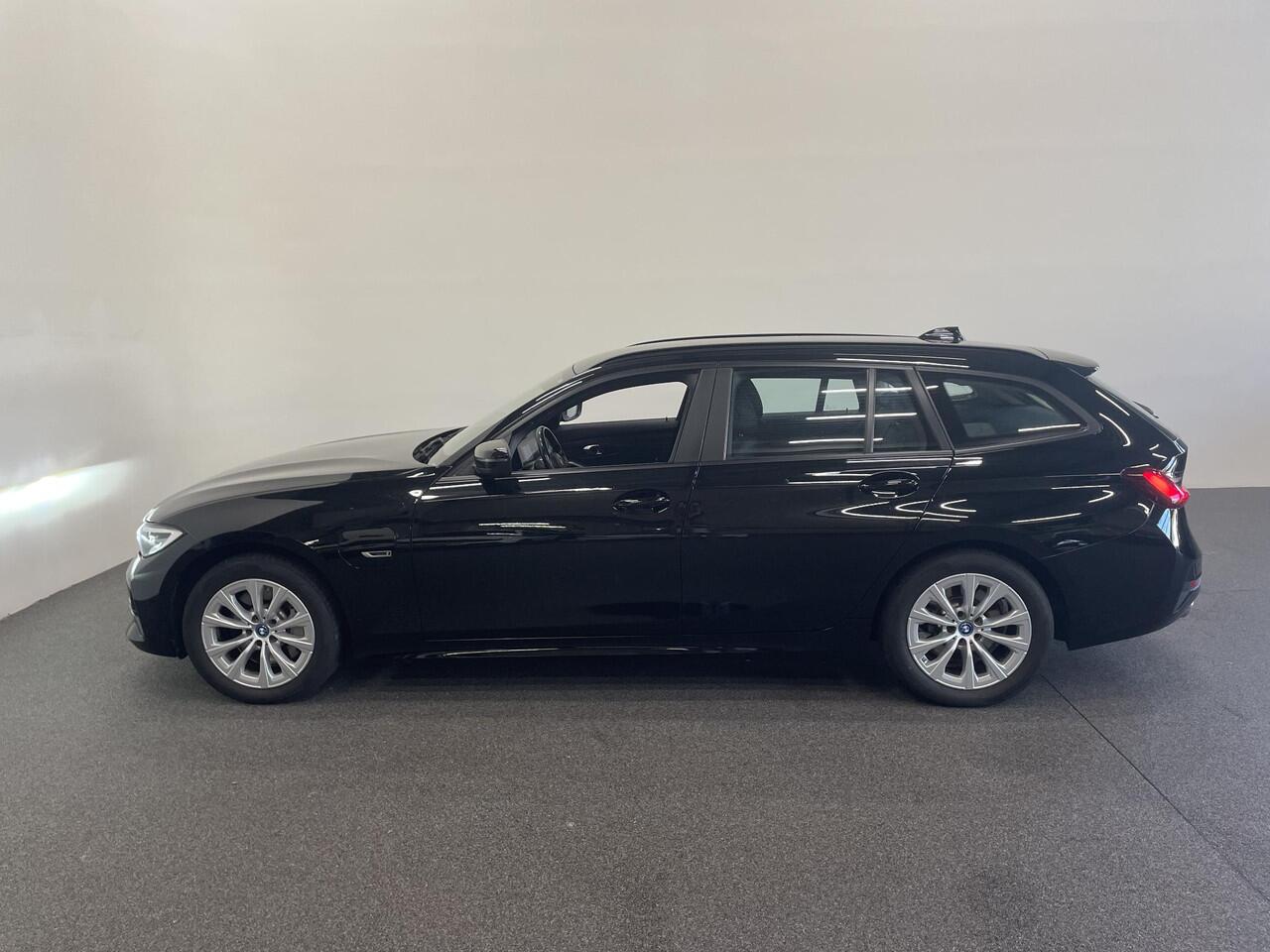 BMW 3-SERIE Touring 330e Aut. Sportline Business 292pk Airco ECC Navi Carplay Cruise Control PDC VA Virtual cockpit Sportstoelen Sensatec