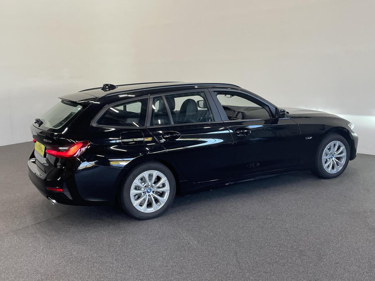 BMW 3-SERIE Touring 330e Aut. Sportline Business 292pk Airco ECC Navi Carplay Cruise Control PDC VA Virtual cockpit Sportstoelen Sensatec